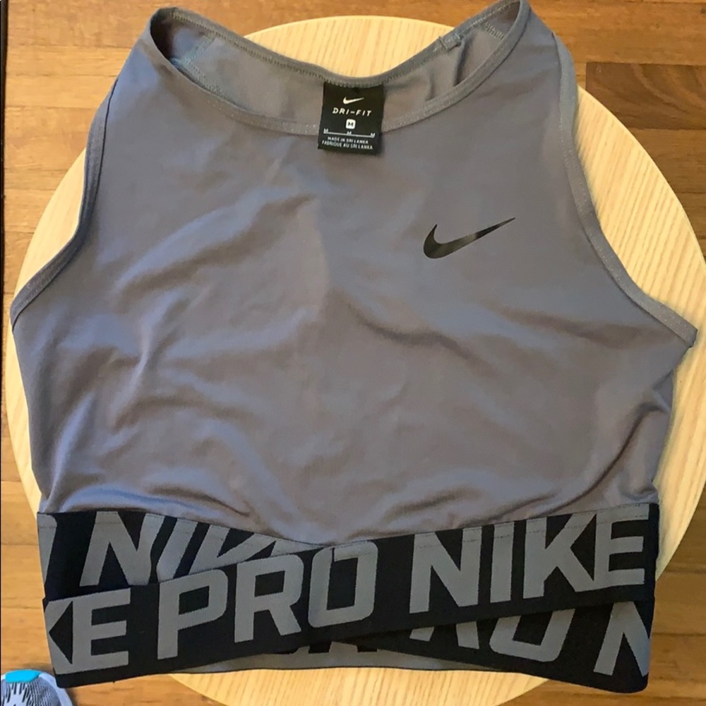 Brand new, never worn Nike crop top bra size M
